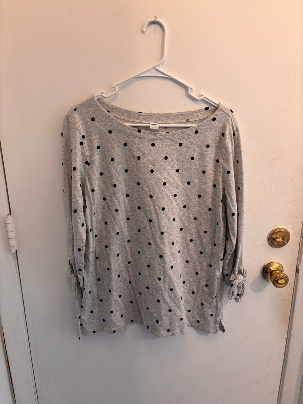 Old Navy Gray Long-Sleeve Polka Dot Top with Tie Sleeves